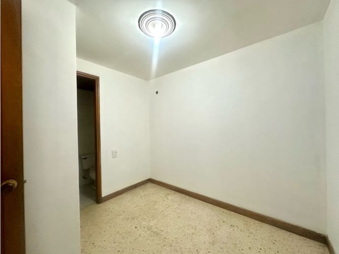 Apartamento de 4 alcobas en venta en El Castillo, Medellín, 227 m² · foto 10 de 24