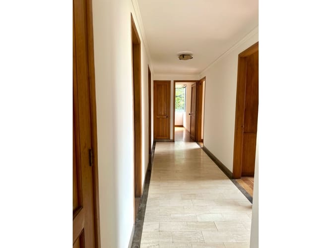 Apartamento de 4 alcobas en venta en El Castillo, Medellín, 227 m² · foto 12 de 24
