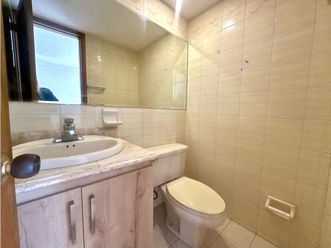 Apartamento de 4 alcobas en venta en El Castillo, Medellín, 227 m² · foto 13 de 24
