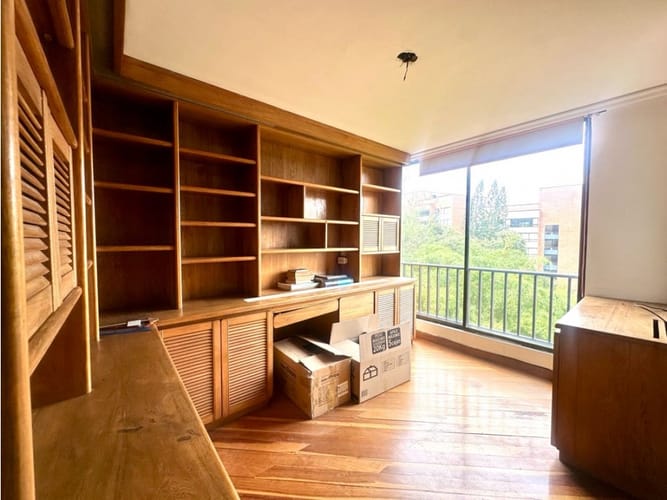 Apartamento de 4 alcobas en venta en El Castillo, Medellín, 227 m² · foto 14 de 24