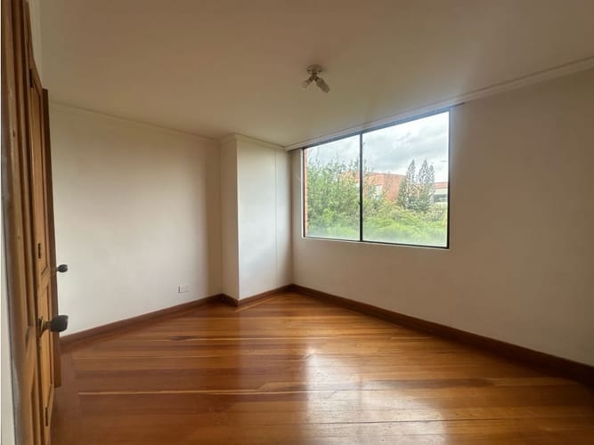 Apartamento de 4 alcobas en venta en El Castillo, Medellín, 227 m² · foto 15 de 24