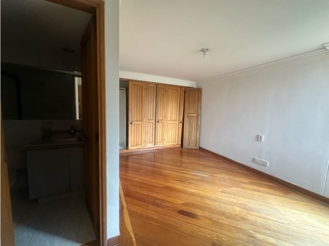 Apartamento de 4 alcobas en venta en El Castillo, Medellín, 227 m² · foto 16 de 24