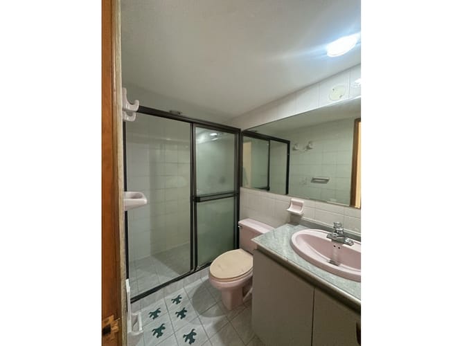 Apartamento de 4 alcobas en venta en El Castillo, Medellín, 227 m² · foto 17 de 24