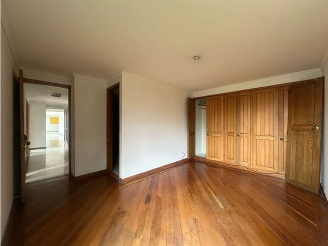 Apartamento de 4 alcobas en venta en El Castillo, Medellín, 227 m² · foto 18 de 24