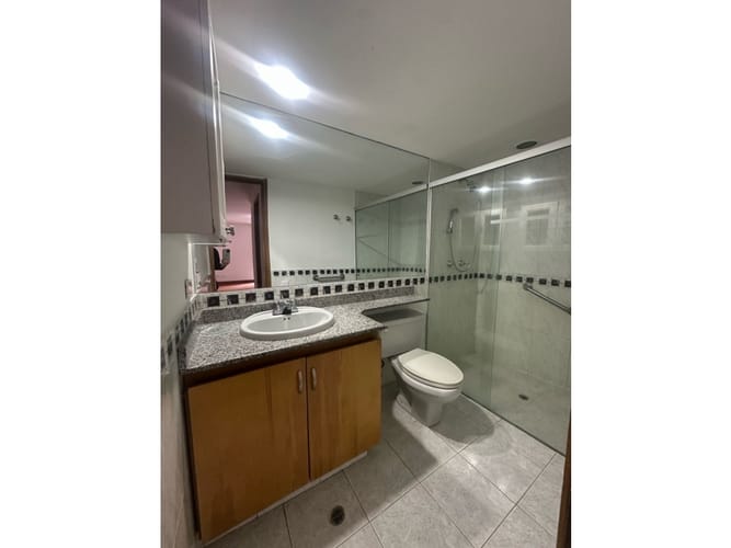 Apartamento de 4 alcobas en venta en El Castillo, Medellín, 227 m² · foto 21 de 24