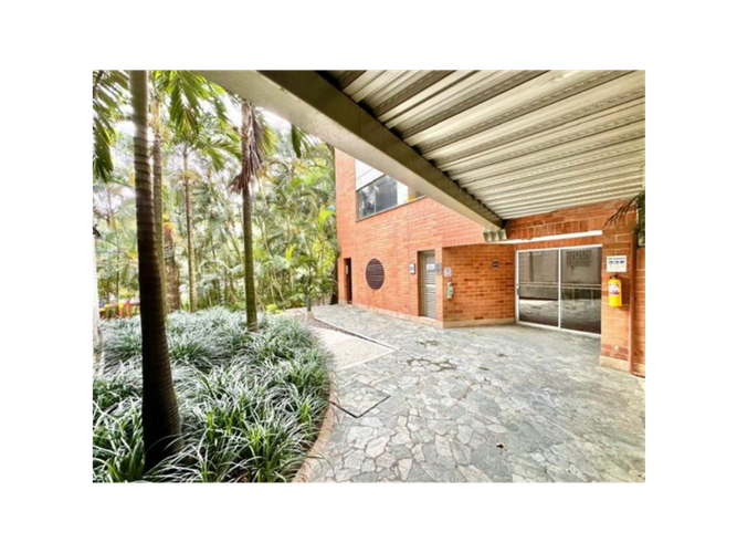 Apartamento de 3 alcobas en venta en El Poblado, Medellín, 80 m² · foto 2 de 10
