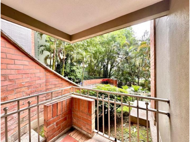 Apartamento de 3 alcobas en venta en El Poblado, Medellín, 80 m² · foto 3 de 10
