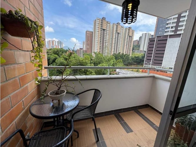 Apartamento de 3 alcobas en venta en Mayorca, Sabaneta, 75 m² · foto 2 de 12