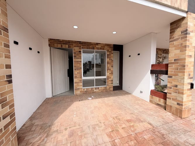 Casa de 4 alcobas en venta en Siberia, Cota, 128 m² · foto 2 de 24