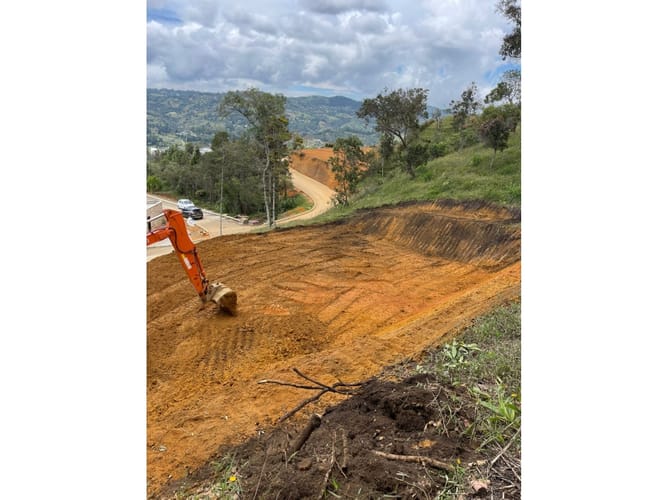 Lote en venta en Monta�Ez, Guarne, 2100 m² · foto 4 de 4