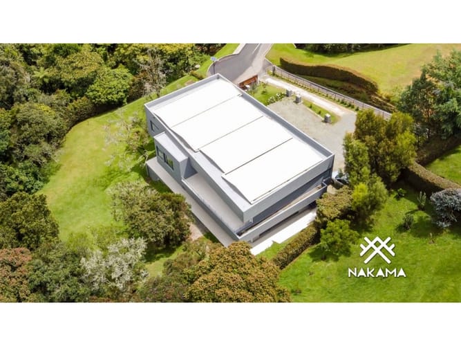 Casa de 5 alcobas en arriendo en Santa Catalina, Medellín, 491 m² · foto 2 de 12