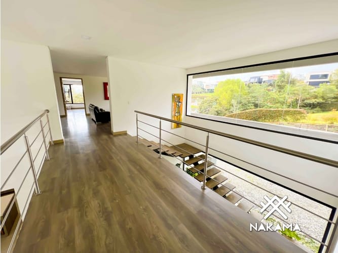 Casa de 5 alcobas en arriendo en Santa Catalina, Medellín, 491 m² · foto 3 de 12