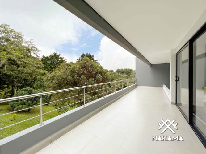 Casa de 5 alcobas en arriendo en Santa Catalina, Medellín, 491 m² · foto 7 de 12