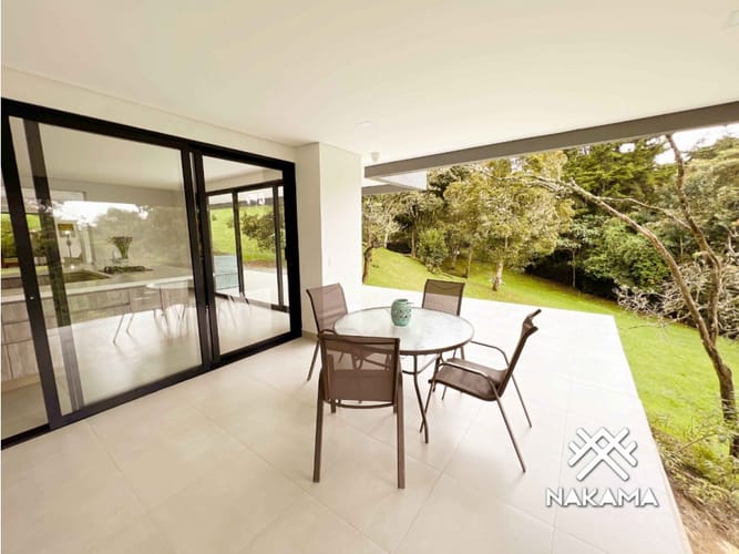Casa de 5 alcobas en arriendo en Santa Catalina, Medellín, 491 m² · foto 8 de 12