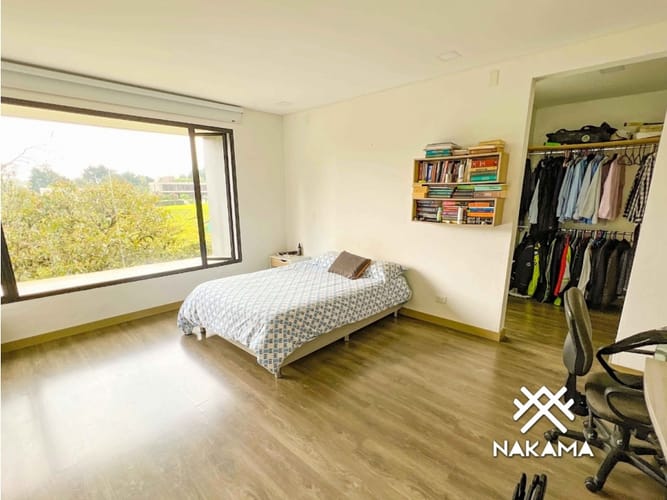 Casa de 5 alcobas en arriendo en Santa Catalina, Medellín, 491 m² · foto 9 de 12
