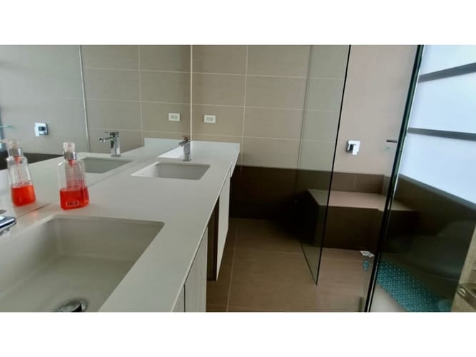 Apartamento de 3 alcobas en arriendo en Villa Carlota, Medellín, 140 m² · foto 14 de 15