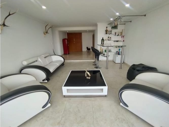 Apartamento de 4 alcobas en arriendo en Los Balsos, Medellín, 270 m² · foto 3 de 24