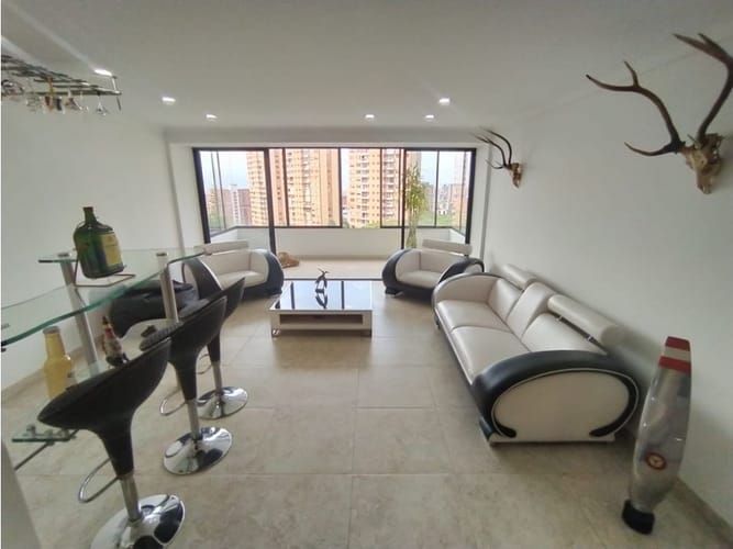Apartamento de 4 alcobas en arriendo en Los Balsos, Medellín, 270 m² · foto 4 de 24