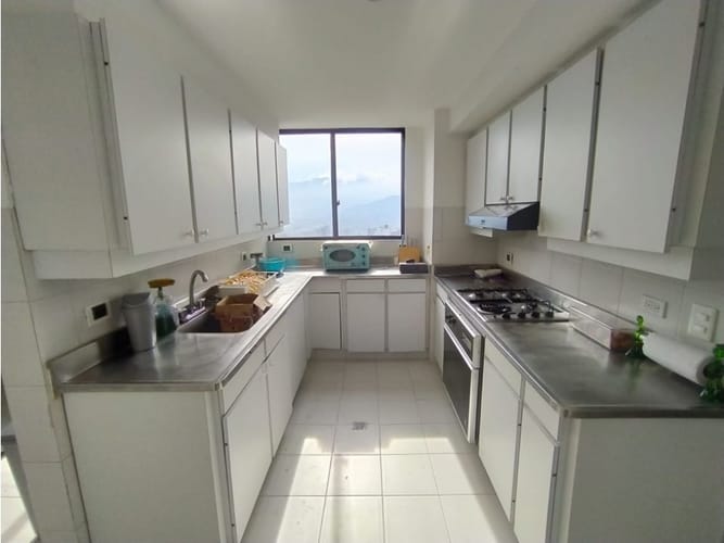 Apartamento de 4 alcobas en arriendo en Los Balsos, Medellín, 270 m² · foto 6 de 24