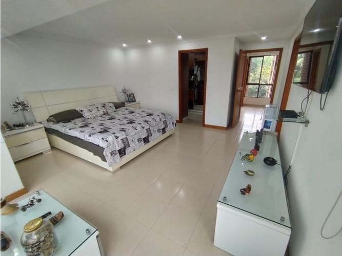 Apartamento de 4 alcobas en arriendo en Los Balsos, Medellín, 270 m² · foto 15 de 24
