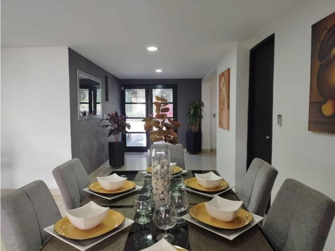 Casa de 5 alcobas en arriendo en Vía Las Palmas, Envigado, 380 m² · foto 9 de 17