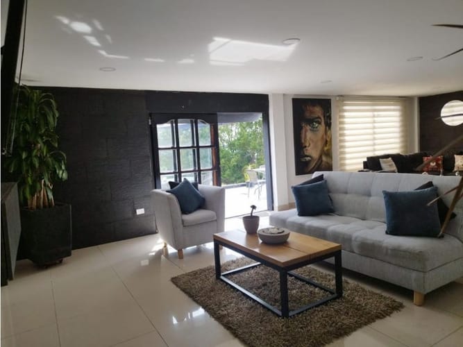 Casa de 5 alcobas en arriendo en Vía Las Palmas, Envigado, 380 m² · foto 12 de 17