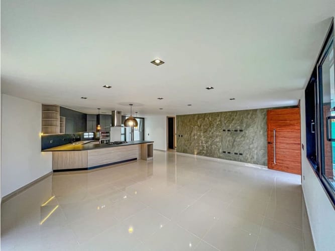 Casa de 4 alcobas en venta en La Ceja, 236 m² · foto 4 de 13