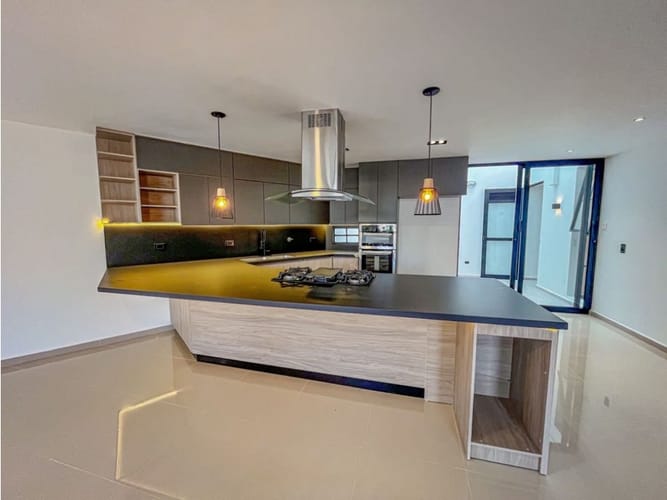 Casa de 4 alcobas en venta en La Ceja, 236 m² · foto 8 de 13
