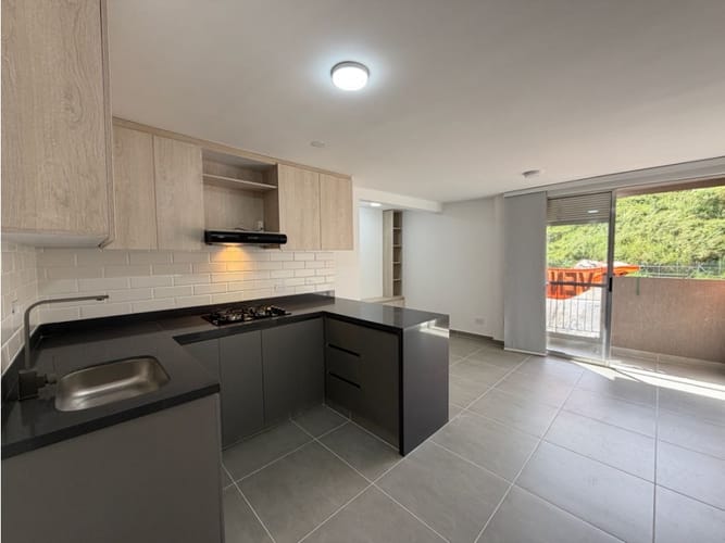 Apartamento de 3 alcobas en venta en Los Gomez, Itagüí, 55 m² · foto 2 de 11