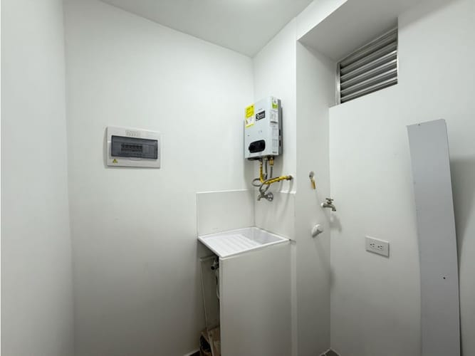 Apartamento de 3 alcobas en venta en Los Gomez, Itagüí, 55 m² · foto 4 de 11