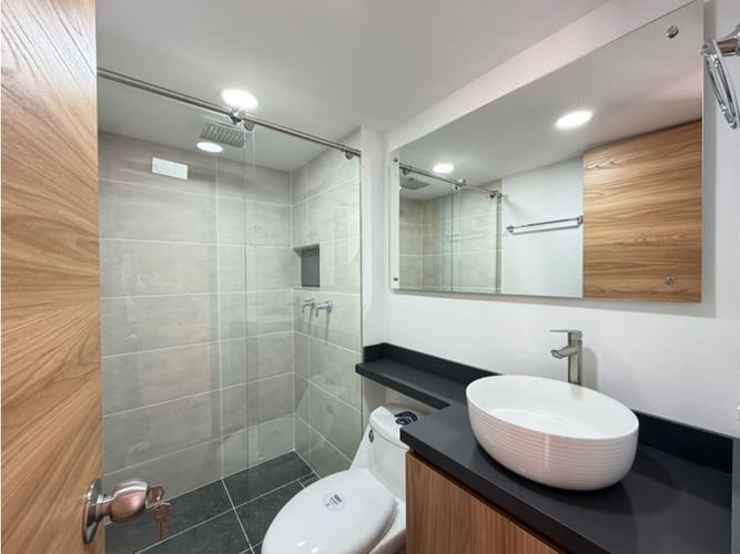 Apartamento de 3 alcobas en venta en Los Gomez, Itagüí, 55 m² · foto 10 de 11