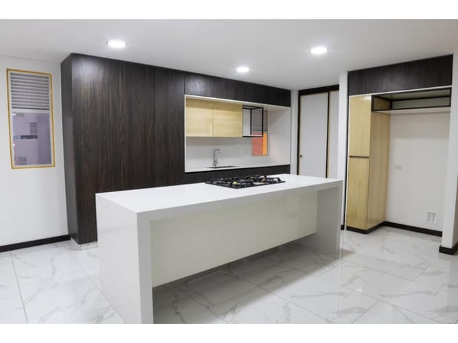 Apartamento de 3 alcobas en venta en Lorena, Medellín, 200 m² · foto 3 de 18