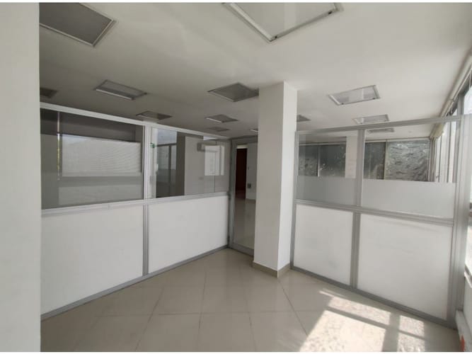 Oficina en arriendo en Suramericana, Medellín, 210 m² · foto 2 de 14