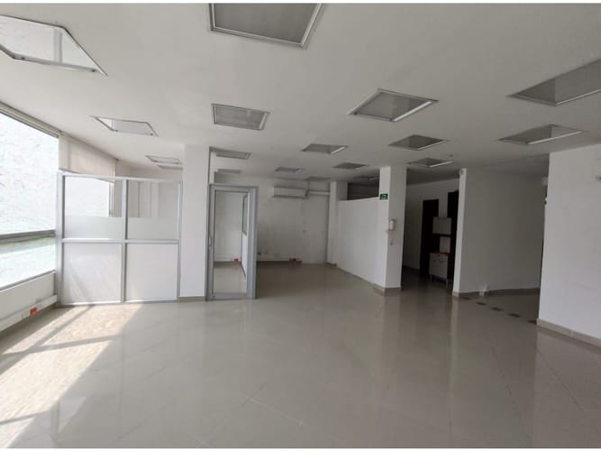 Oficina en arriendo en Suramericana, Medellín, 210 m² · foto 4 de 14