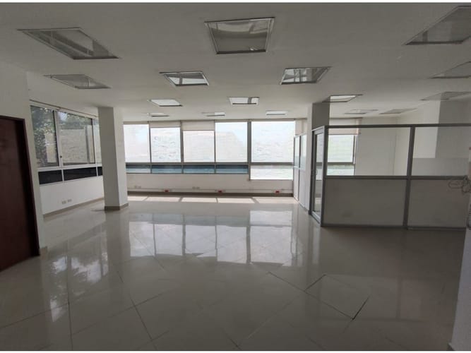 Oficina en arriendo en Suramericana, Medellín, 210 m² · foto 10 de 14