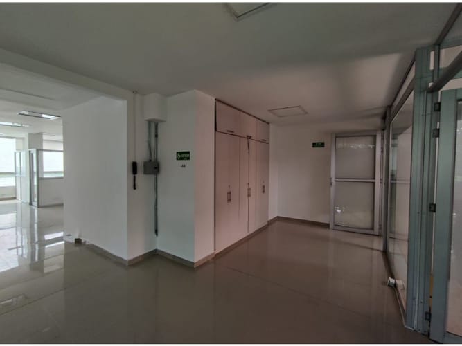 Oficina en arriendo en Suramericana, Medellín, 210 m² · foto 11 de 14