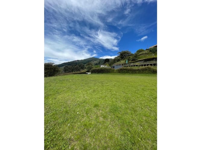 Lote en venta en Los Balsos, Medellín, 2426 m² · foto 4 de 8