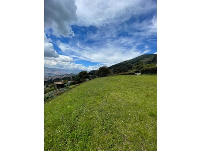 Lote en venta en Los Balsos, Medellín, 2426 m² · foto 5 de 8