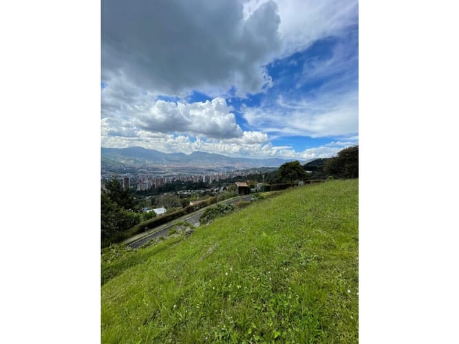 Lote en venta en Los Balsos, Medellín, 2426 m² · foto 6 de 8