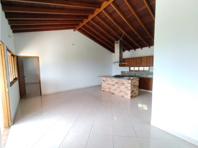 Casa de 3 alcobas en arriendo en San Rafael, Envigado, 230 m² · foto 6 de 24