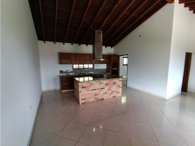 Casa de 3 alcobas en arriendo en San Rafael, Envigado, 230 m² · foto 7 de 24