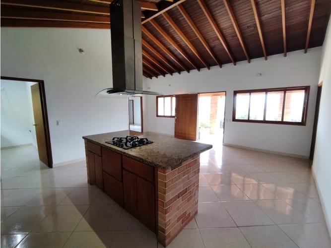 Casa de 3 alcobas en arriendo en San Rafael, Envigado, 230 m² · foto 8 de 24
