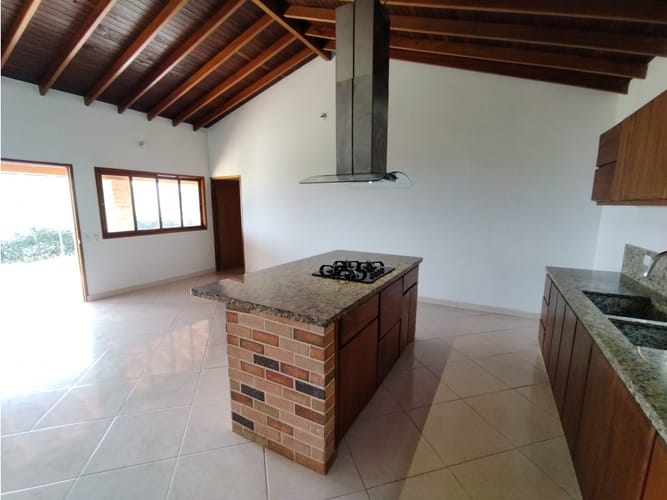 Casa de 3 alcobas en arriendo en San Rafael, Envigado, 230 m² · foto 9 de 24