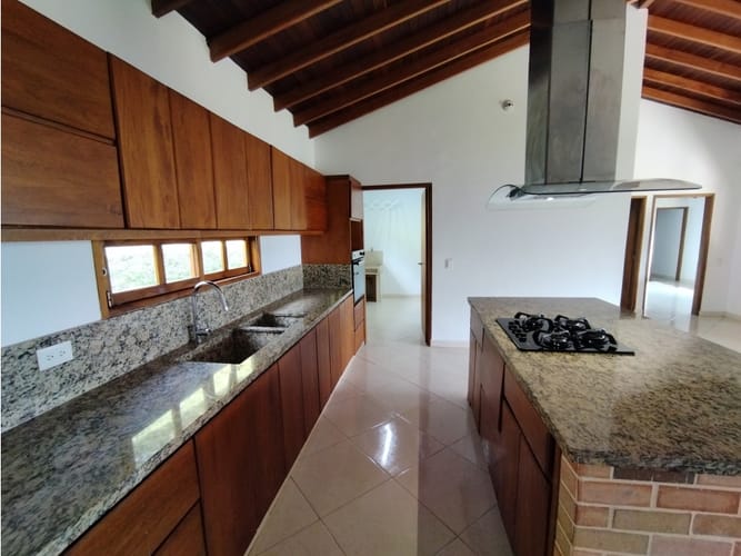 Casa de 3 alcobas en arriendo en San Rafael, Envigado, 230 m² · foto 10 de 24