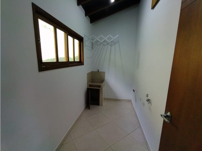 Casa de 3 alcobas en arriendo en San Rafael, Envigado, 230 m² · foto 11 de 24