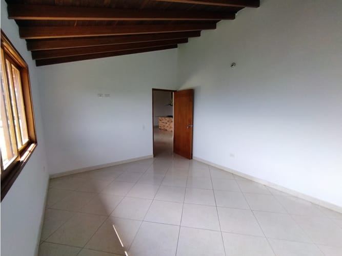 Casa de 3 alcobas en arriendo en San Rafael, Envigado, 230 m² · foto 17 de 24