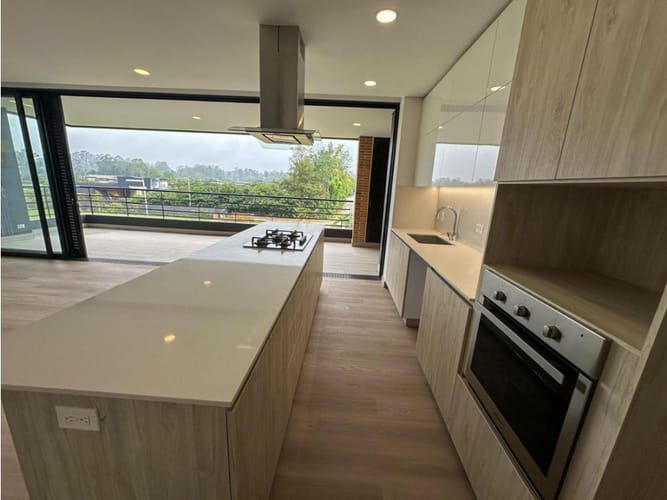 Apartamento de 3 alcobas en arriendo en Llano Grande, Rionegro, 298 m² · foto 2 de 14