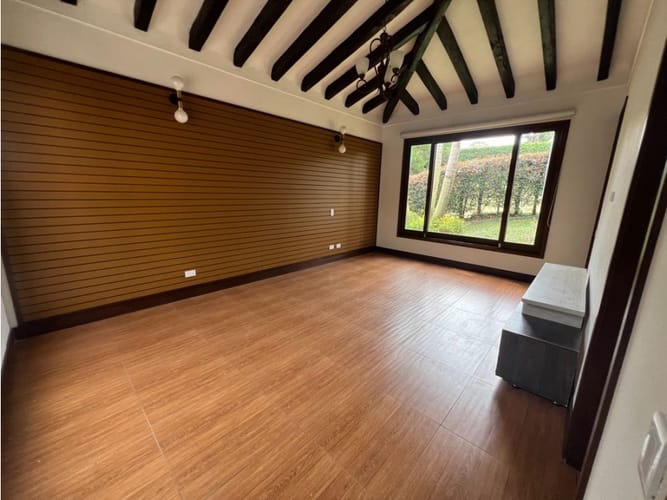 Casa de 5 alcobas en arriendo en Llano Grande, Medellín, 580 m² · foto 11 de 24