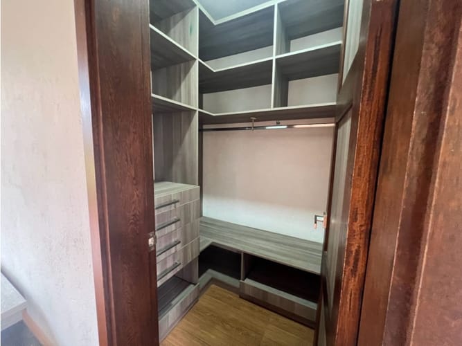 Casa de 5 alcobas en arriendo en Llano Grande, Medellín, 580 m² · foto 12 de 24