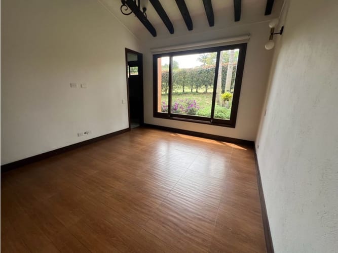 Casa de 5 alcobas en arriendo en Llano Grande, Medellín, 580 m² · foto 14 de 24